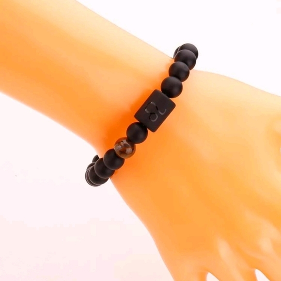 Unisex - Leo Zodiac Black Beaded Bracelet - Picture 4 of 6
